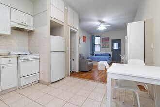 250 E 82nd St, Unit SI ID1060730P in New York, NY - Foto de edificio - Building Photo