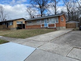 8648 Tralee Ct in Cincinnati, OH - Building Photo