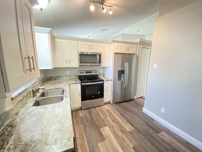 2439 Harbor Town Dr in Kissimmee, FL - Building Photo - Building Photo