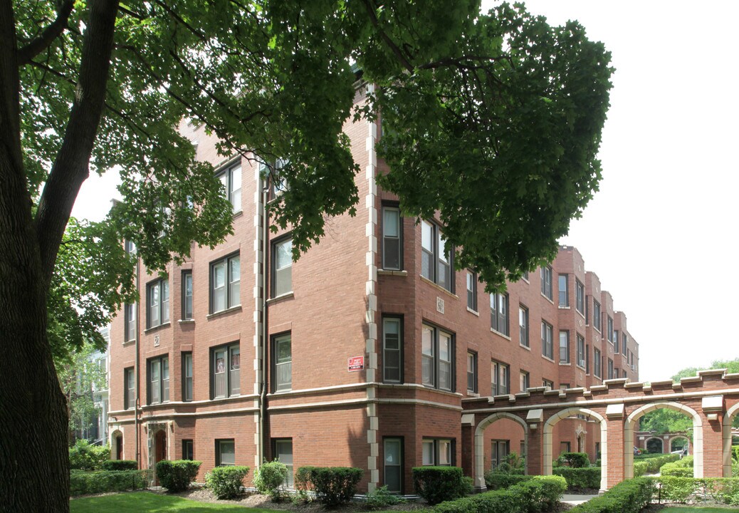 5434-5438 S Ridgewood Ct in Chicago, IL - Building Photo