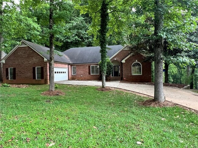 property at 5035 Hamptons Club Dr