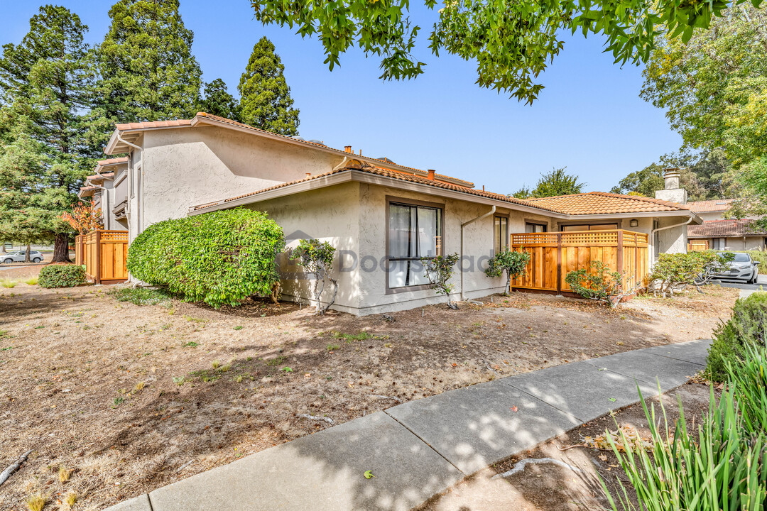 101 Torrey Pine Terrace in Santa Cruz, CA - Foto de edificio