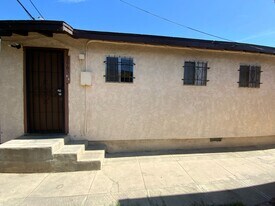 3024 1/2-2863 1/2 N Coolidge Ave in Los Angeles, CA - Building Photo