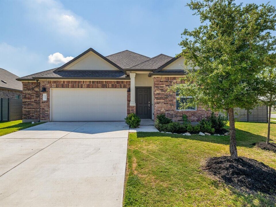 145 Blue Blaze Trl in Georgetown, TX - Building Photo