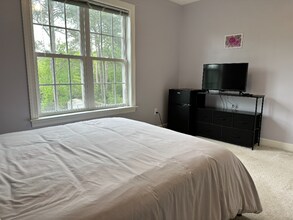 323 Fox Hill Rd in Hampton, VA - Building Photo - Building Photo