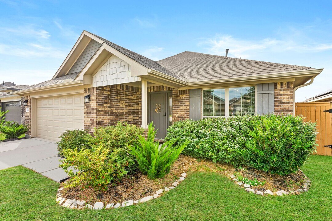 13301 Lago Acero in La Marque, TX - Building Photo