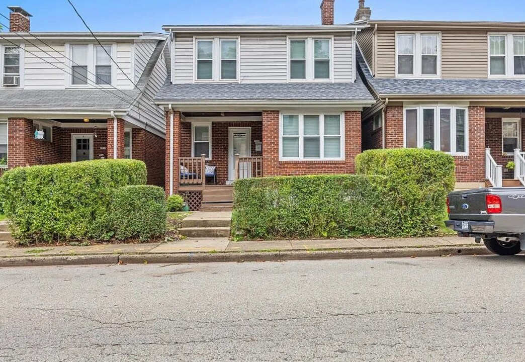 1211 Arkansas Ave in Pittsburgh, PA - Building Photo