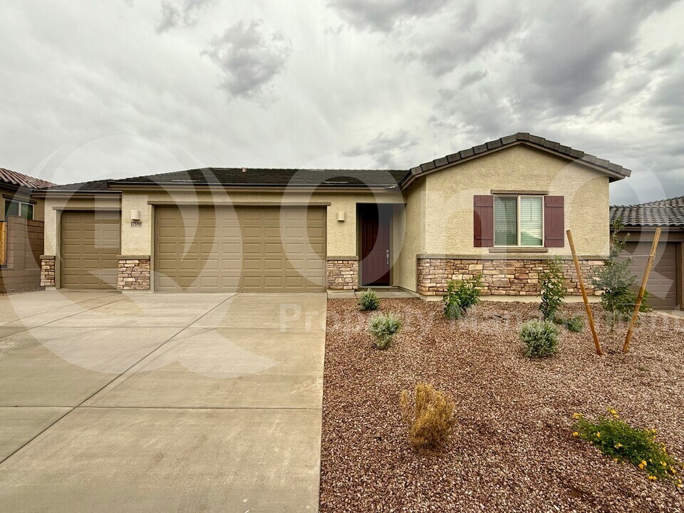 17590 S Ironwood Bend Dr in Vail, AZ - Building Photo