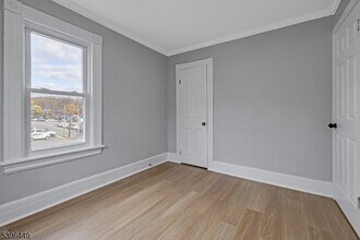 8 Woodside Ave in Newton, NJ - Building Photo - Building Photo