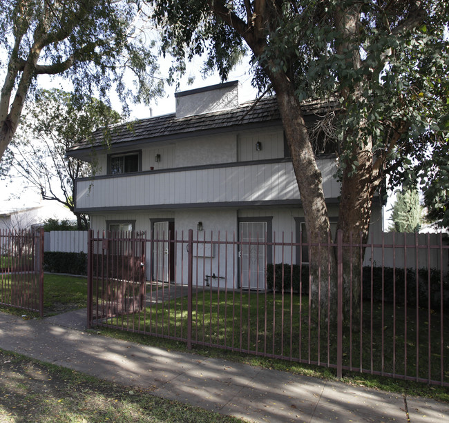 6508 Coldwater Canyon Ave in North Hollywood, CA - Foto de edificio - Building Photo