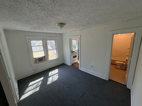 522 W Allen St, Unit 522 West Allen, Unit 3 in Springfield, IL - Foto de edificio - Building Photo