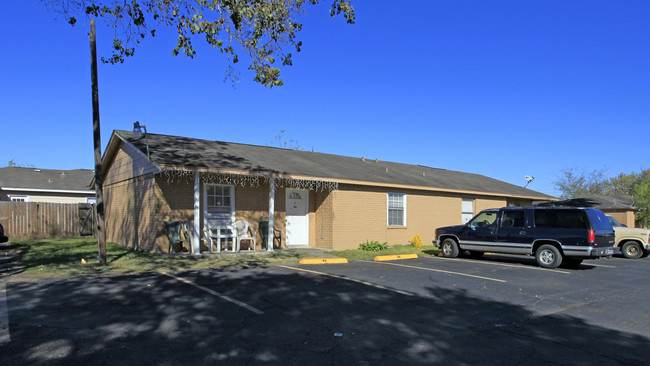 Rosenberg Duplex Houses in Rosenberg, TX - Building Photo - Building Photo