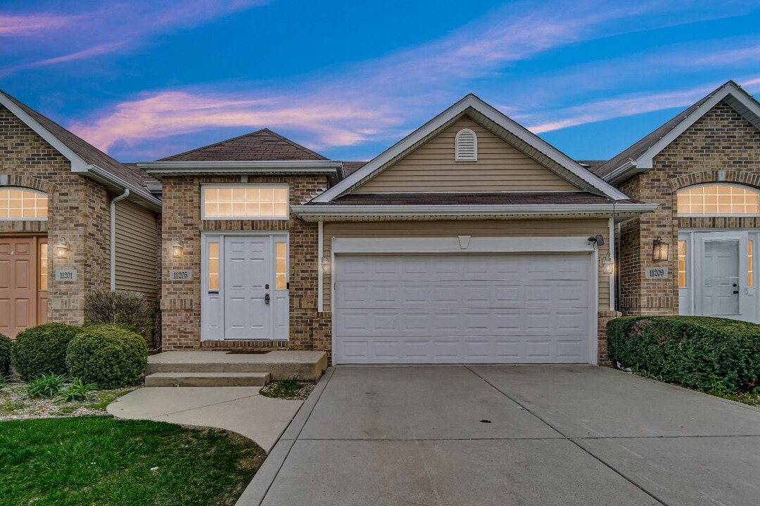 11205 Pike Pl in Crown Point, IN - Building Photo