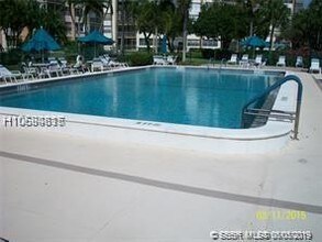 1100 St Charles Pl-Unit -717 in Pembroke Pines, FL - Foto de edificio - Building Photo