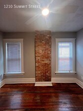 1210 Summit St in Columbus, OH - Building Photo - Building Photo