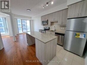9205-9205 Yonge St in Richmond Hill, ON - Building Photo - Building Photo
