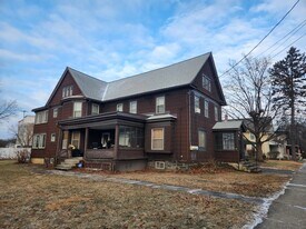 661 Park Pl, Unit Apt A in Elmira, NY - Building Photo