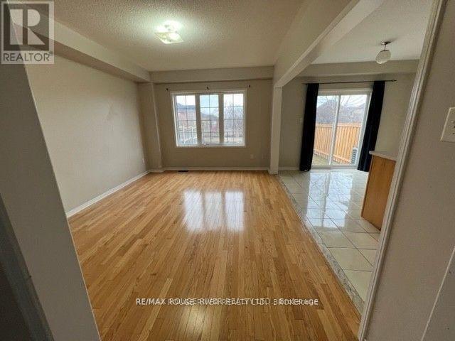 32 Puttingedge Dr in Whitby, ON - Building Photo - Building Photo