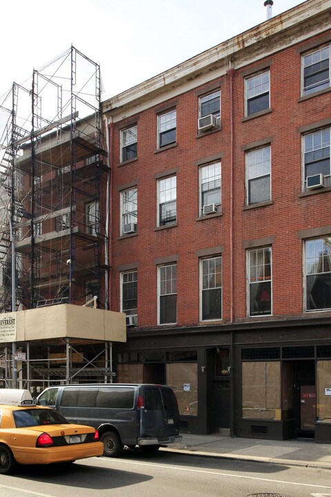 308 Bleecker St in New York, NY - Building Photo