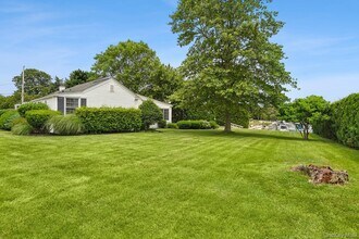 315 Old Salt Rd in Mattituck, NY - Foto de edificio - Building Photo