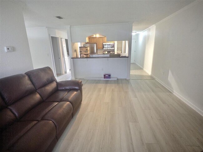 10100 Sailwinds Blvd N in Largo, FL - Building Photo - Building Photo