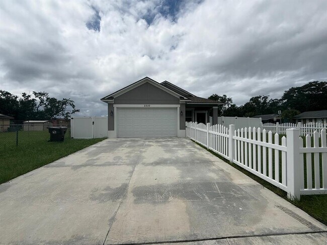 2220 Smith St in Kissimmee, FL - Building Photo - Building Photo