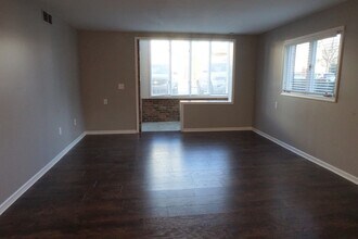 114 Pinewood Dr in Plymouth, MI - Foto de edificio - Building Photo