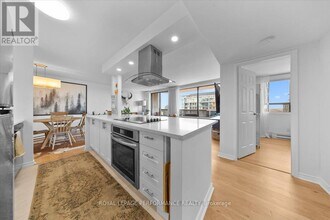 470 Laurier Ave W in Ottawa, ON - Building Photo - Building Photo