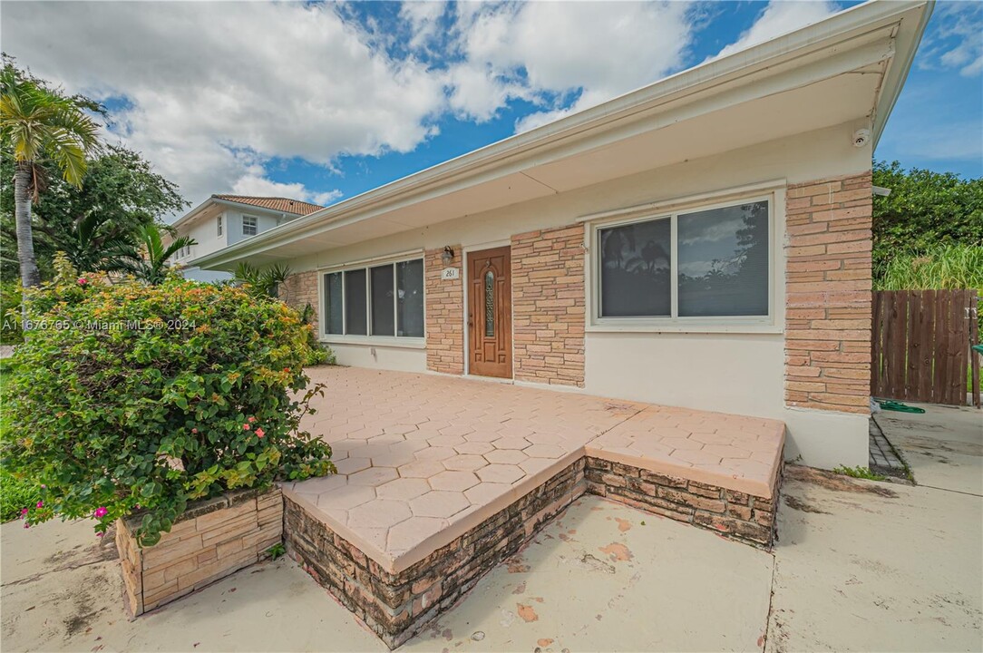 261 188th St in Sunny Isles Beach, FL - Foto de edificio