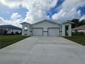 876 Apartment St in Lehigh Acres, FL - Building Photo