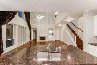 3931 Shadow Trace Cir in Houston, TX - Foto de edificio - Building Photo