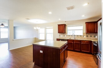 1411 Dakota Trail in Krum, TX - Building Photo - Building Photo