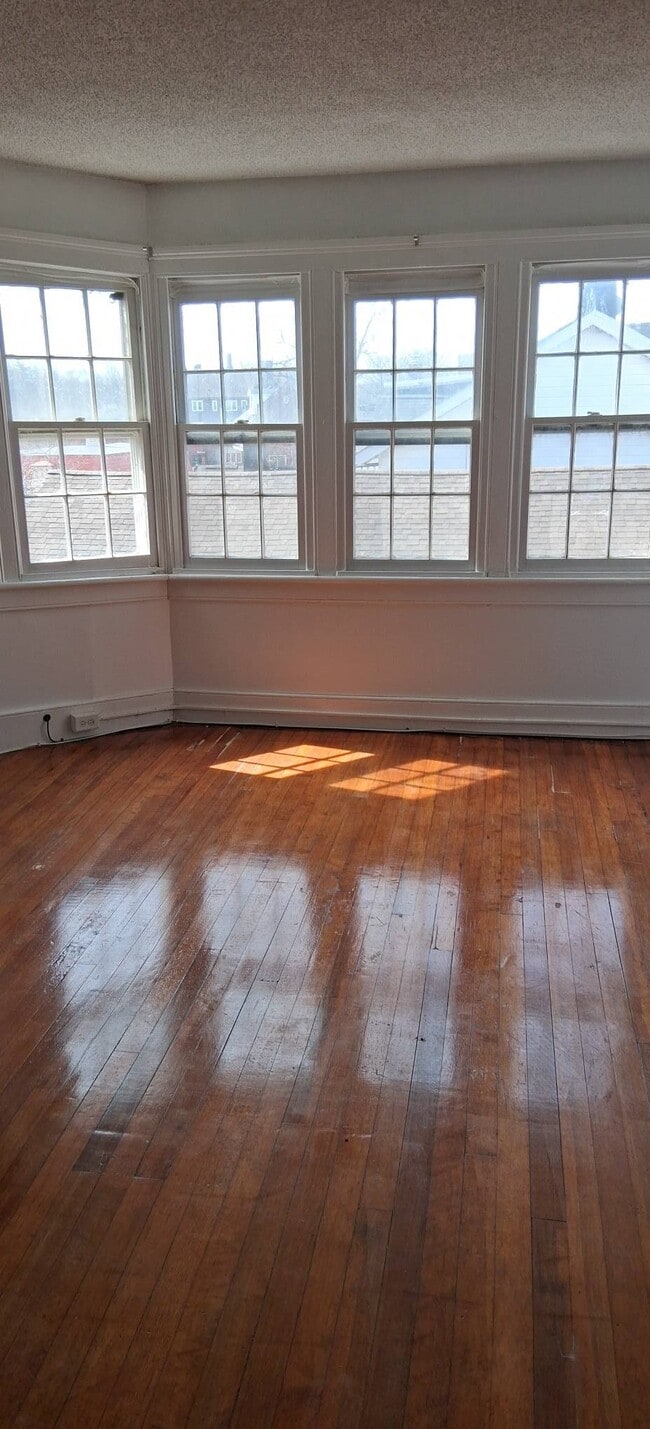 204 Main St, Unit 4F in Goshen, NY - Building Photo - Building Photo