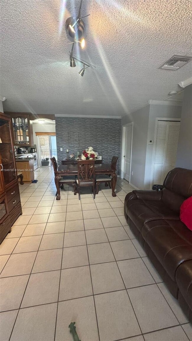 1270 W 42nd St