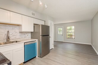 2262 Swedish Dr in Clearwater, FL - Building Photo - Building Photo