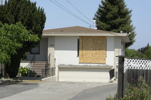 152-158 Smalley Ave in Hayward, CA - Building Photo - Building Photo