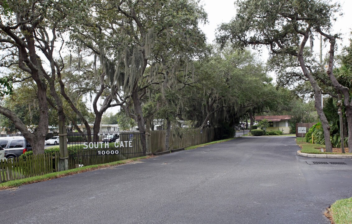 20000 US Highway 19 N in Clearwater, FL - Building Photo