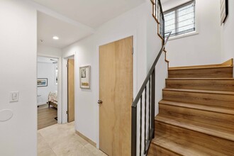 121 Marine Pl in Manhattan Beach, CA - Foto de edificio - Building Photo