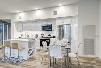 100 Park Blvd in San Diego, CA - Building Photo - Building Photo