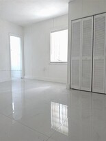 61 SW 58th Ct in Miami, FL - Building Photo