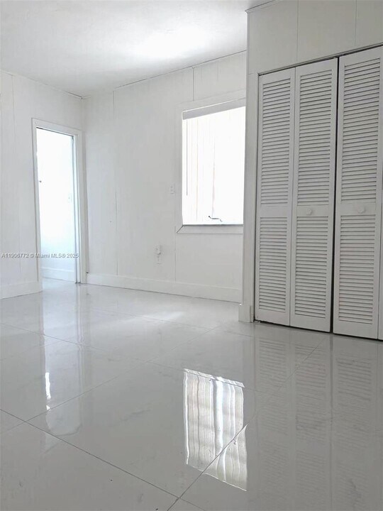 61 SW 58th Ct in Miami, FL - Building Photo