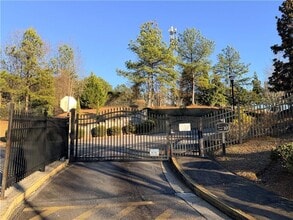 379 Pine Hill Pl, Unit 870-6 in Norcross, GA - Building Photo - Building Photo
