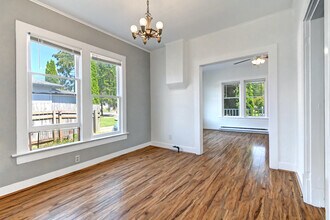 1405 S 3rd St in Mount Vernon, WA - Foto de edificio - Building Photo