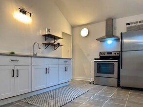 2413 Woodhead St in Houston, TX - Building Photo - Building Photo