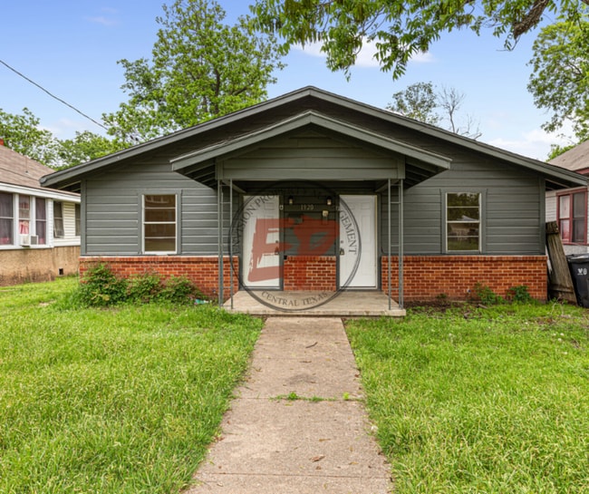 property at 1920 Lyle Ave