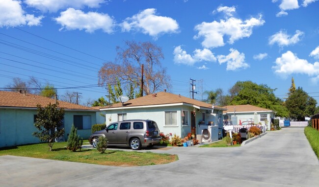 8702-8714 Rose St in Bellflower, CA - Building Photo - Building Photo