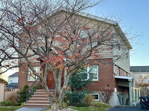 92 Charger St, Unit #1 in Revere, MA - Foto de edificio - Building Photo