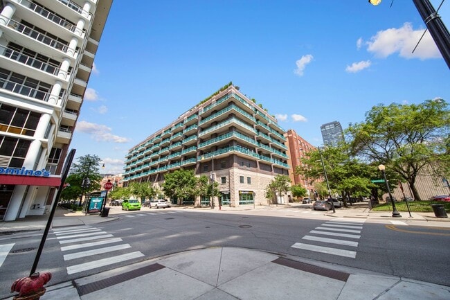 910 W Madison St in Chicago, IL - Building Photo - Building Photo