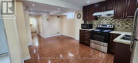 423 Huntington Ridge Dr in Mississauga, ON - Building Photo - Building Photo