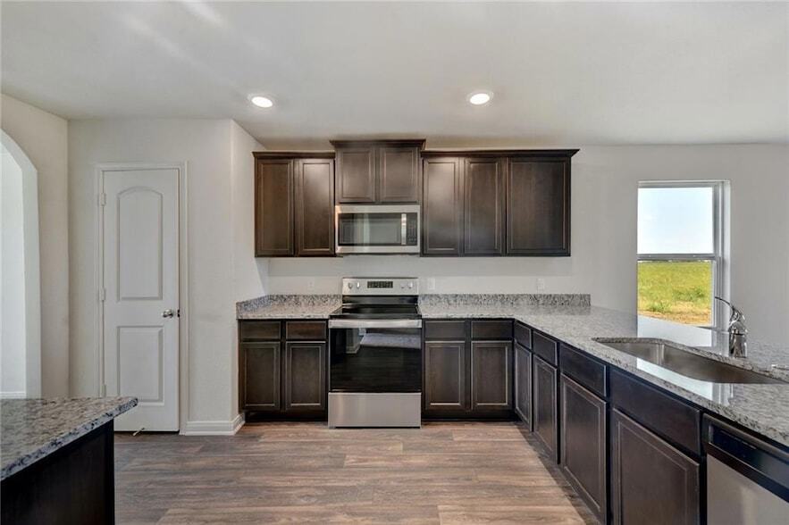 18520 Quiet Range Dr in Elgin, TX - Building Photo